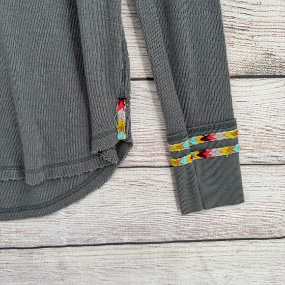 FP One Free People Embroidered Henley Thermal Shirt Womens Medium Gray - Picture 6 of 13